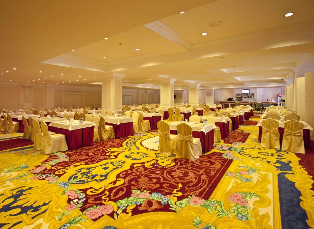 Royal Congress Hotel Kiev Restoran fotoğraf